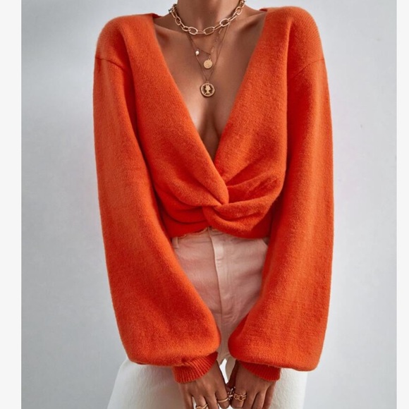 Comfy Twisted Front Lantern Sleeve Top CROPPED Sweater - Picture 4 of 7